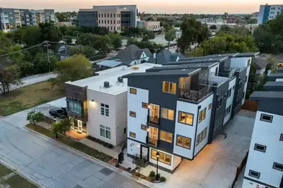 Image de Modern Townhome w/private rooftop Near Downtown!