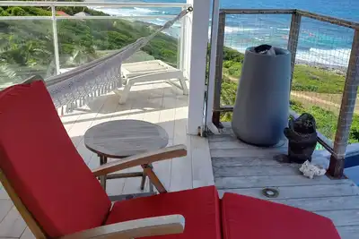 Une vue imprenable à 300 ° surplombant la mer - accès direct par chemin privé