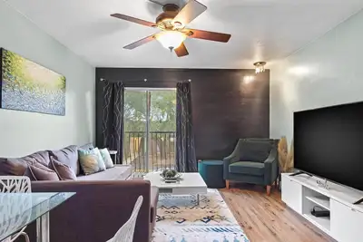 Image de Cute Condo Close to Campus - Walk to Shands/Pool!