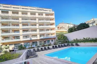 Image de studio piscine mer palais festival