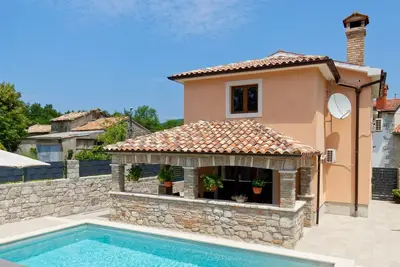 Image de Vacation home Pahari - 6 persons, 3 bedrooms, pool, barbecue, terrace,
