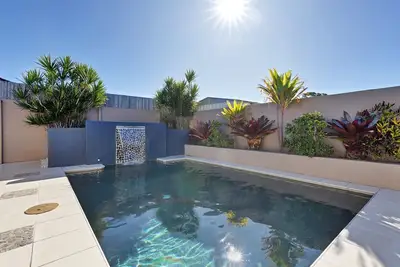 Image de Pet friendly family home w pool