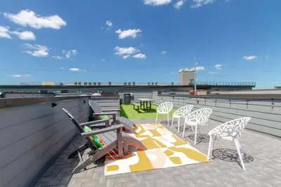 Image de Music City Hangout - Rooftop Views - Game Room