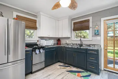Image de Susie`s Place! - Fenced in Backyard with Private Hot Tub! ~ Pet Friendly ~