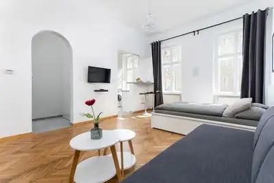 Image de Newly renovated Bright apartment within walking distance to center and Metro U3