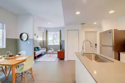 Image de Stylish Altitude Haven - 1br/2ba near Miami Beach!
