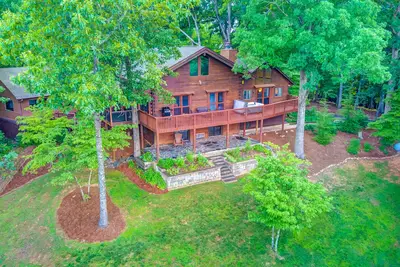 Historic home with hot tub, Ping-Pong, grill, firepit, mountain views, deck