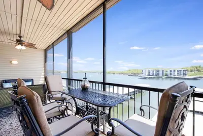 Image de Amazing Main Channel Views with Screened Balcony