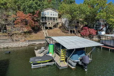 Image de Close to The Strip, Private Dock & Screened Deck!