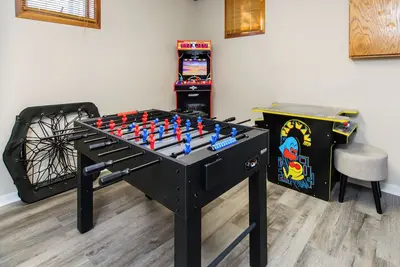 Image de ⁂Near Downtown⁑Arcade Games⁑CoveredPorch⁑Foosball⁂