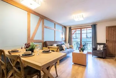 Image de Appartement centre-ville avec piscine et sauna Wifi Gratuit