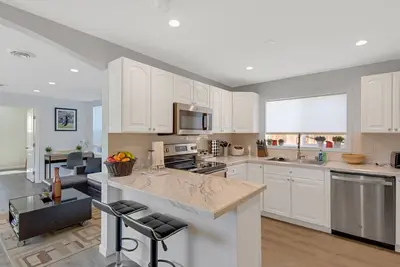Image de 3br/2ba House-Ac- Parking- Light Rail (Relist- supper host)