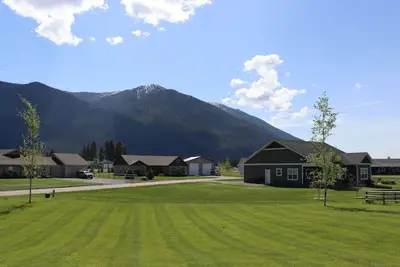 Image de Rustic Charm with Breathtaking Mountain Views
