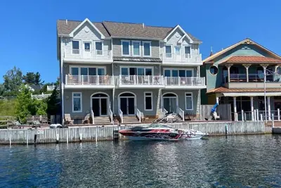 Image de Luxury Waterfront Condo Downtown