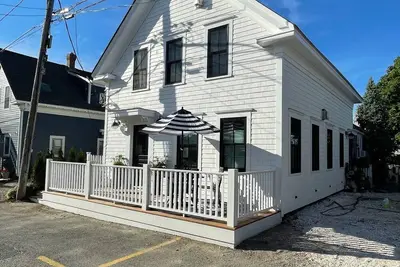 Image de West End Newly  Renovated Luxury 2 Bedroom Condo