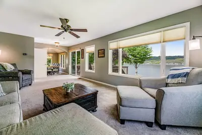 Image de Lakefront gem with game room and dock - the house that almost floated away