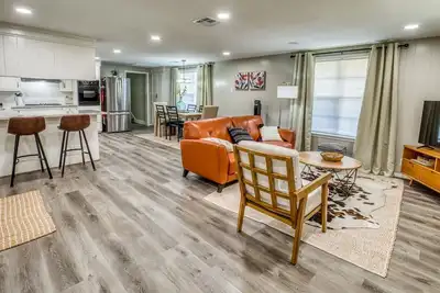 Image de Walking distance to historic downtown Brenham!