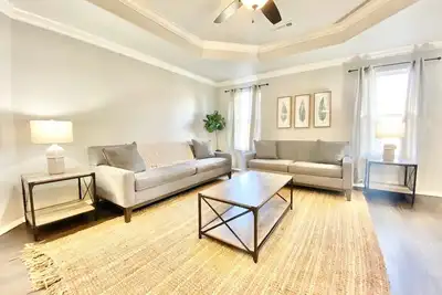 Image de Shred Shed- Sleeps 10- Near Trails- Bentonville