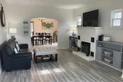 Image de Pets, Family, Fire pit, Playground Beach and more!
