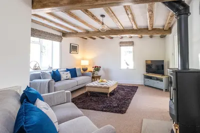 Laurel Cottage - sleeps 4 guests  in 2 bedrooms