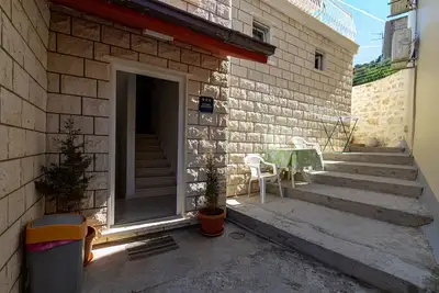 Garçonnière avec la terrasse Korcula (As-10051-b)