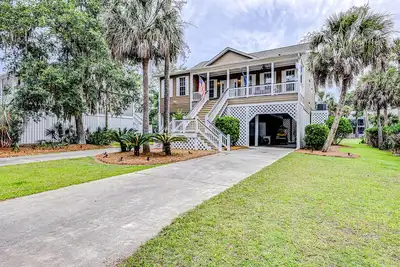 Image de Beautiful home near the beach with beach access, central Ac, & washer/dryer