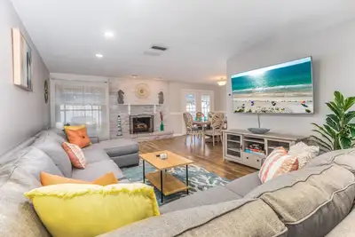 Image de Gorgeous 4-bedroom home ~ Pool, hot tub, fire pit & 2 King beds!