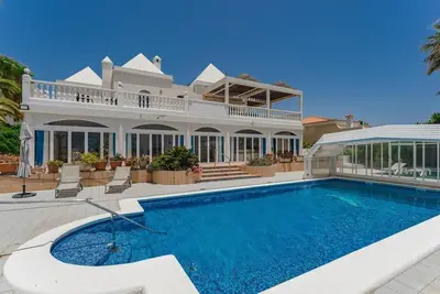 Image de Majestueuse Villa De Golf avec Jacuzzi et Sauna