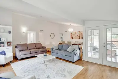 Image de Remodeled 3 bedroom w/ central location Carrollton
