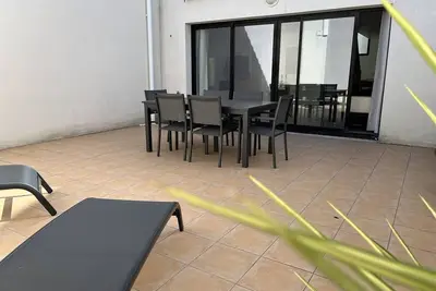Image de Maison rénovée 4 pièces au cœur de St Pierre d'Oléron avec terrasse, proche commerces, 6 couchages