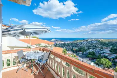 Image de Maison de vacances 'Maison Mer Peniscola' avec vue sur la mer et terrasse.