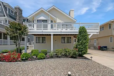Image de Beach block home just 4 houses to the beach!