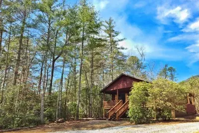 Image de Chimney Mtn 1 | 2br Cabin, Dog Friendly, Fireplace, Covered Hot Tub. Near Helen