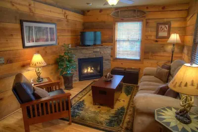 Image de Chimney Mt 2 | 2br Cabin, Dog Friendly w\/ Hot Tub and Fireplace. Near Helen Ga