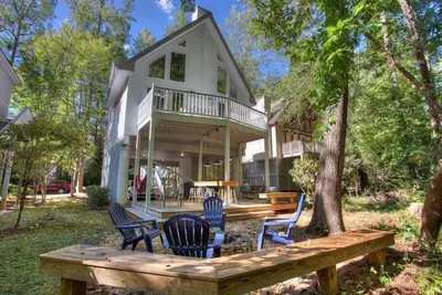 Image de Misty Creek | Charming Creek Side Cabin w/ Hot Tub and Fire Pit Located in Helen