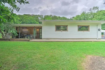 Image de Quaint Zanesville Home w/ Game Room & Yard!