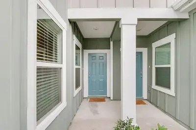Image de Centrally Located 2 Bedroom Townhome!