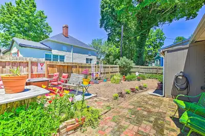 Image de Dtwn Elizabethtown Home w/ Fire Pit & Gas Grill!