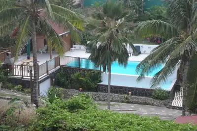 Image de luxueux 2 pièces -jardin - accès mer