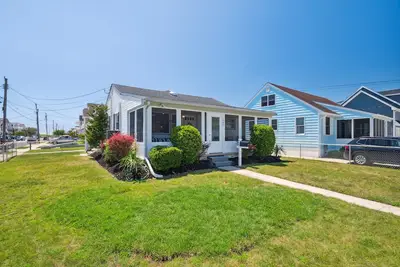 Image de Pet-Friendly Cottage 1 Block to Beach Bay Access\nDM Special Spring Prices