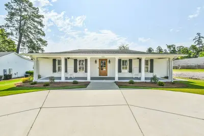 Image de 1 mile from Masters Course. Center location to all of Augusta