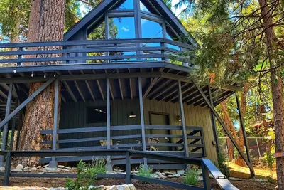 Image de A-Frame Style Modern Cabin