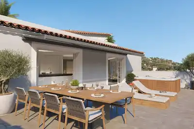 Image de Magnifique Appartement contemporain 3 chambres, en centre-ville de Ste Maxime