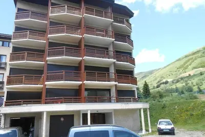 Image de 100m du centre station, 2ème étage, vue pistes de ski, balcon, parking, télévision, casier à ski