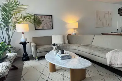 Image de Bright Beautiful Townhouse, Walk To Beach & Ferry!