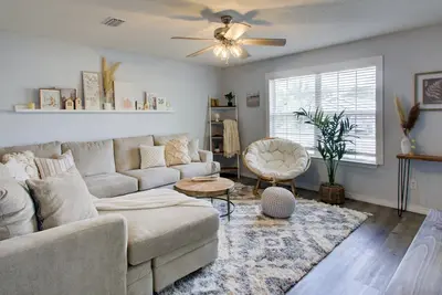 Image de Spacious & Bright Dwtn 3br/2b, By Beach, W/ Kayaks