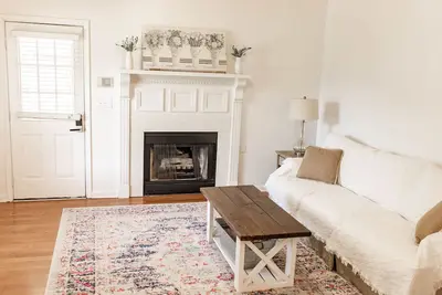 Image de Charming Two-Story Family-Friendly Getaway