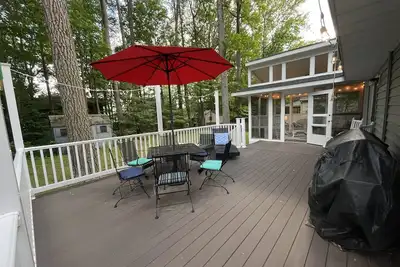 Image de Cozy, Bright Beach Retreat In The Woods (Great for Pets & Kids! )
