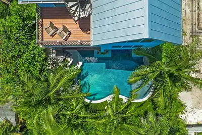 Image de Lido Key Family Home with Waterslide & Rooftop Views Steps to Beach -Vitamin Sea
