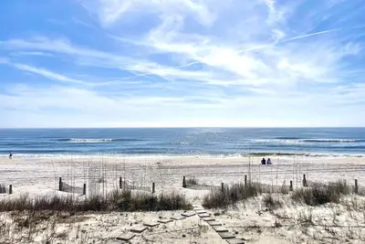 Image de Sea Shanty- Beachfront, Topnotch Comfort & Fully-Stocked!